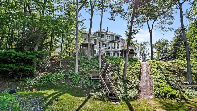 5628 W Longbridge Road, Pentwater, MI 49449
