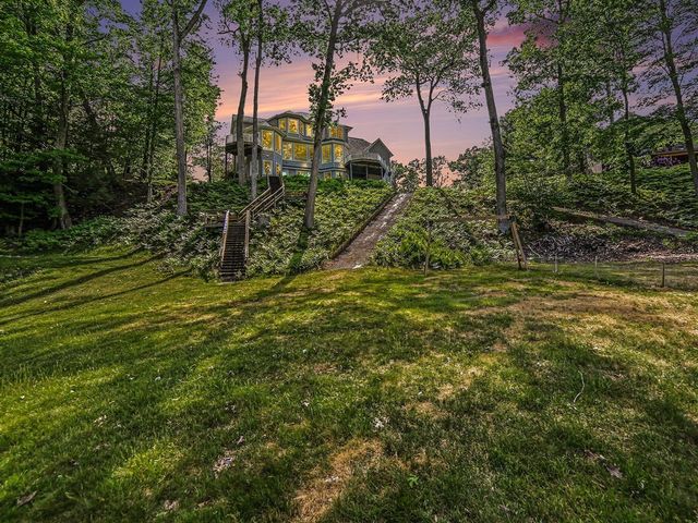 5628 W Longbridge Road, Pentwater, MI 49449
