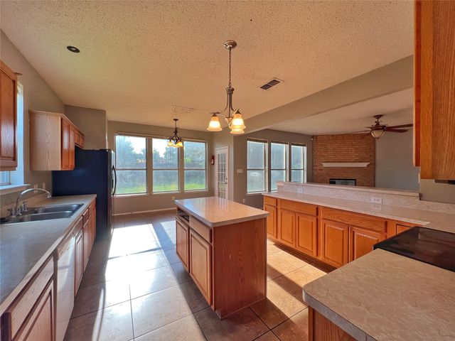 3944 Silver Springs Drive, Fort Worth, TX 76123