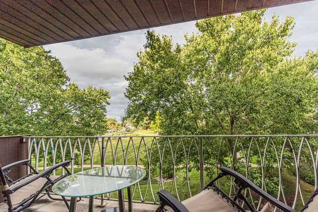 1311 S Finley Road 316, Lombard, IL 60148