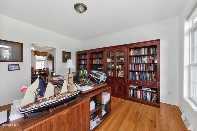 41 Empire Drive, Niskayuna, NY 12309
