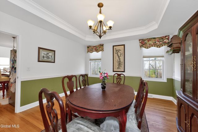 41 Empire Drive, Niskayuna, NY 12309