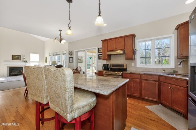 41 Empire Drive, Niskayuna, NY 12309