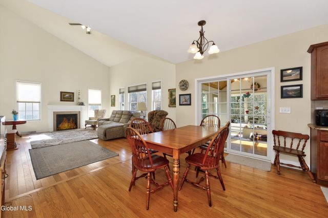 41 Empire Drive, Niskayuna, NY 12309