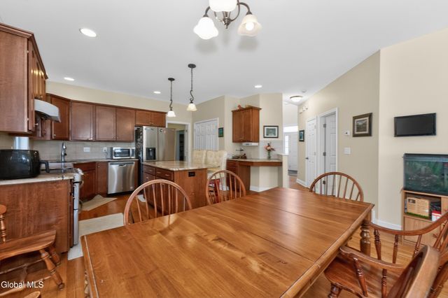 41 Empire Drive, Niskayuna, NY 12309