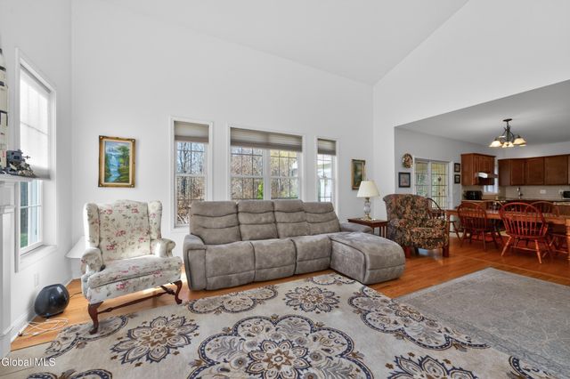 41 Empire Drive, Niskayuna, NY 12309