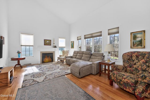 41 Empire Drive, Niskayuna, NY 12309