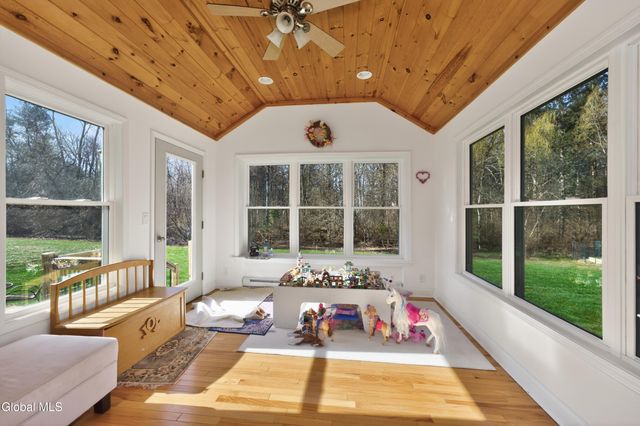 41 Empire Drive, Niskayuna, NY 12309