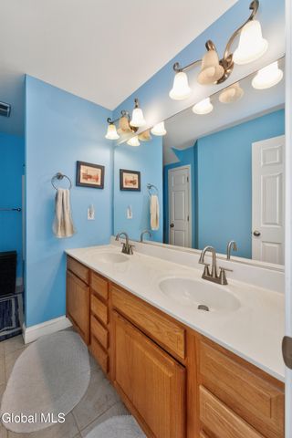 41 Empire Drive, Niskayuna, NY 12309