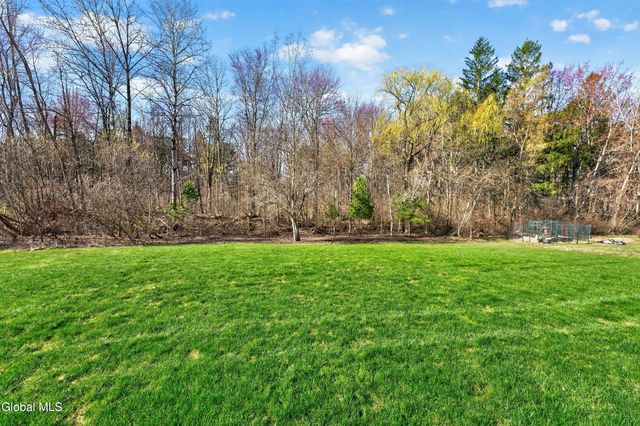 41 Empire Drive, Niskayuna, NY 12309