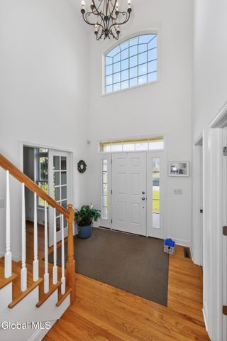 41 Empire Drive, Niskayuna, NY 12309