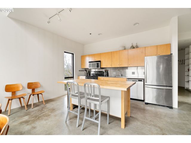 2373 Se 44TH Ave 302, Portland, OR 97215