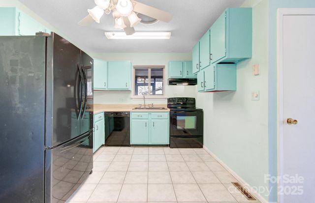 125 Freedom Road, Hendersonville, NC 28792