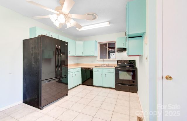 125 Freedom Road, Hendersonville, NC 28792