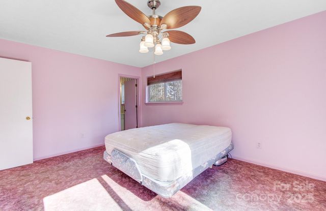 125 Freedom Road, Hendersonville, NC 28792