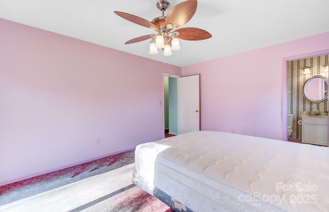 125 Freedom Road, Hendersonville, NC 28792