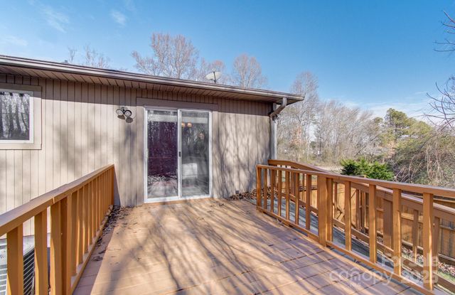 125 Freedom Road, Hendersonville, NC 28792