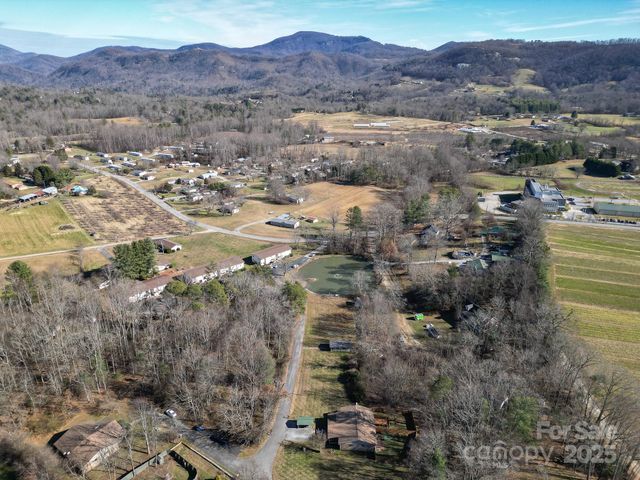 125 Freedom Road, Hendersonville, NC 28792