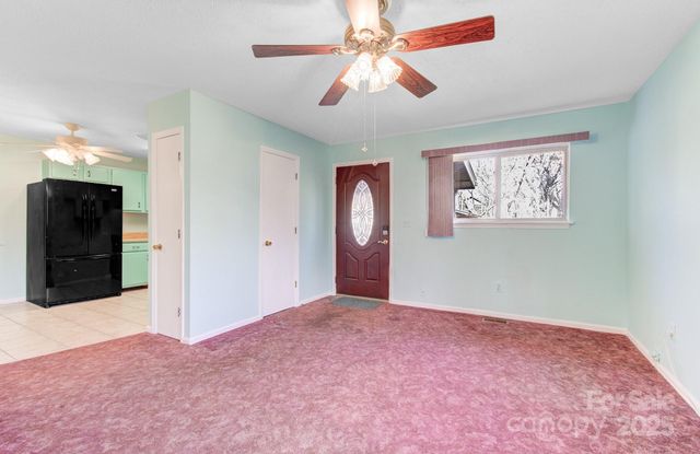 125 Freedom Road, Hendersonville, NC 28792