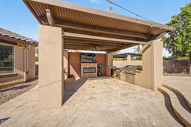 2855 E WARBLER Road, Gilbert, AZ 85297
