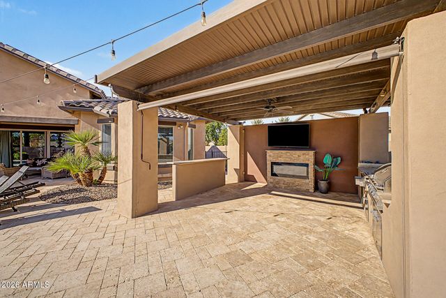 2855 E WARBLER Road, Gilbert, AZ 85297