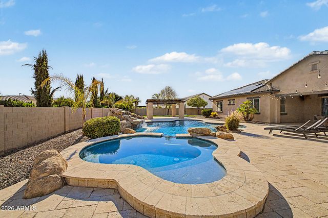 2855 E WARBLER Road, Gilbert, AZ 85297