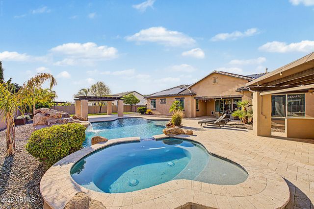 2855 E WARBLER Road, Gilbert, AZ 85297