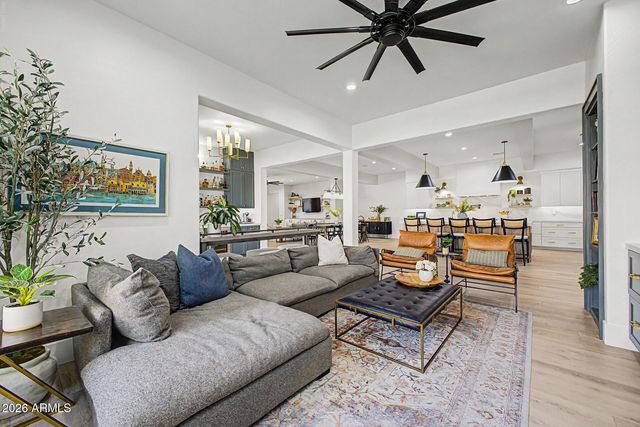 2855 E WARBLER Road, Gilbert, AZ 85297