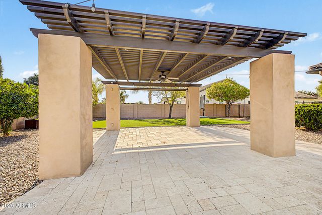 2855 E WARBLER Road, Gilbert, AZ 85297