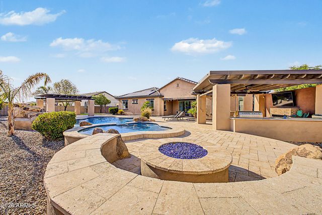 2855 E WARBLER Road, Gilbert, AZ 85297