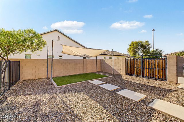 2855 E WARBLER Road, Gilbert, AZ 85297