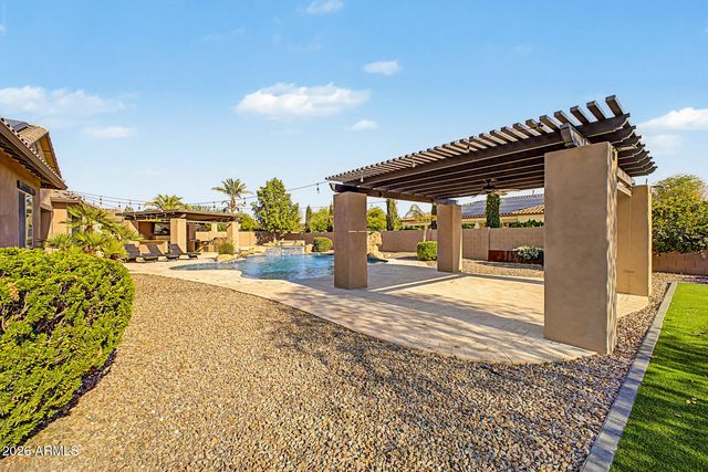 2855 E WARBLER Road, Gilbert, AZ 85297
