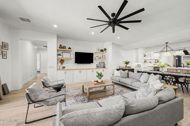 2855 E WARBLER Road, Gilbert, AZ 85297