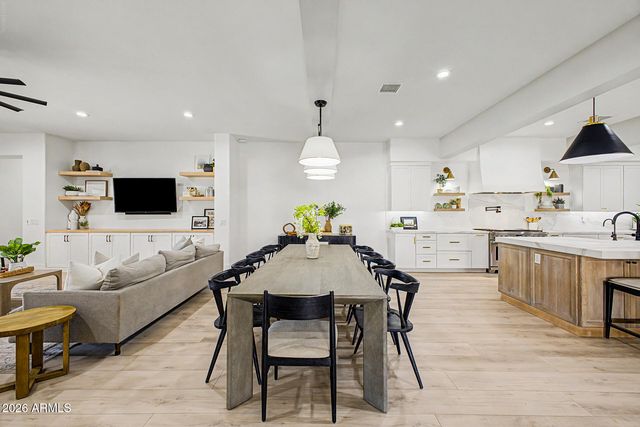 2855 E WARBLER Road, Gilbert, AZ 85297