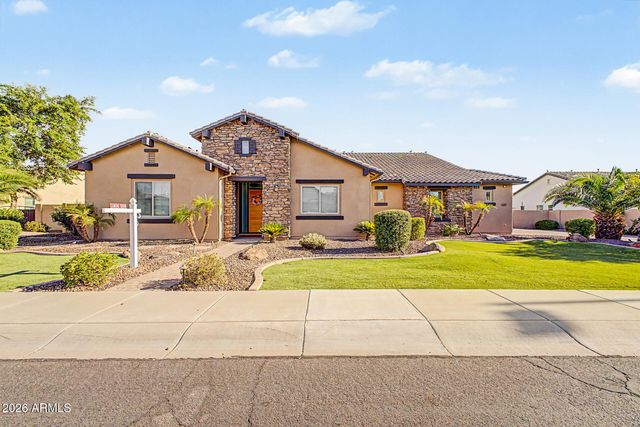 2855 E WARBLER Road, Gilbert, AZ 85297