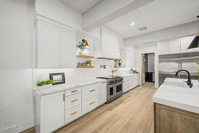 2855 E WARBLER Road, Gilbert, AZ 85297
