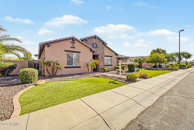 2855 E WARBLER Road, Gilbert, AZ 85297