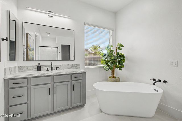 2855 E WARBLER Road, Gilbert, AZ 85297