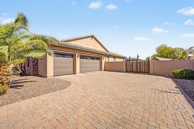 2855 E WARBLER Road, Gilbert, AZ 85297
