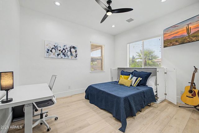 2855 E WARBLER Road, Gilbert, AZ 85297