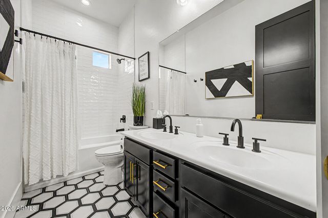 2855 E WARBLER Road, Gilbert, AZ 85297