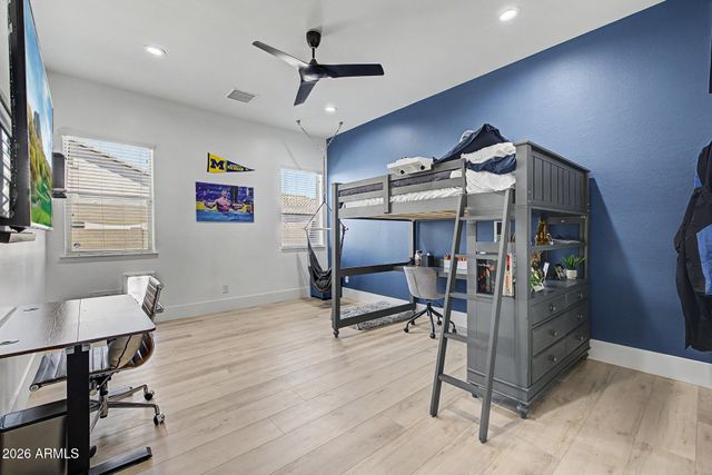 2855 E WARBLER Road, Gilbert, AZ 85297