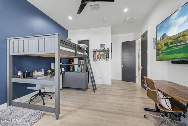 2855 E WARBLER Road, Gilbert, AZ 85297
