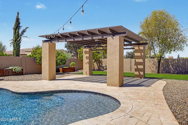 2855 E WARBLER Road, Gilbert, AZ 85297