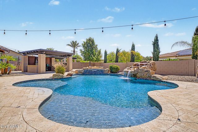 2855 E WARBLER Road, Gilbert, AZ 85297