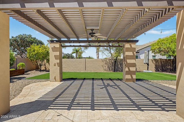 2855 E WARBLER Road, Gilbert, AZ 85297