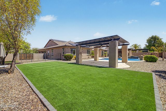 2855 E WARBLER Road, Gilbert, AZ 85297