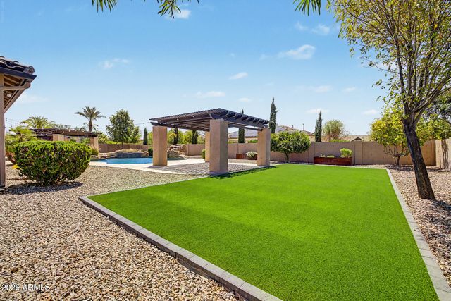2855 E WARBLER Road, Gilbert, AZ 85297