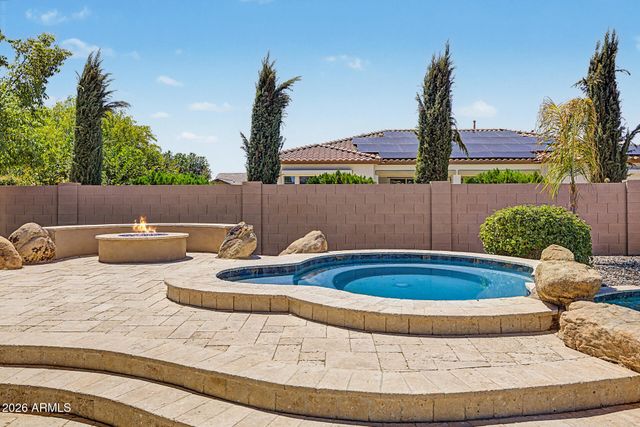2855 E WARBLER Road, Gilbert, AZ 85297