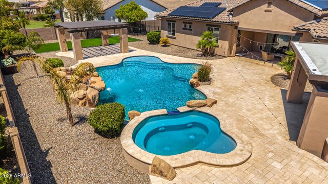 2855 E WARBLER Road, Gilbert, AZ 85297